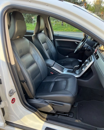 Volvo V70 cena 38000 przebieg: 421800, rok produkcji 2015 z Kraków małe 781